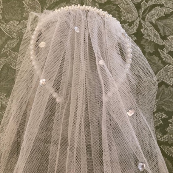 Vintage Pearl Headband With Tulle Veil - Picture 8 of 15